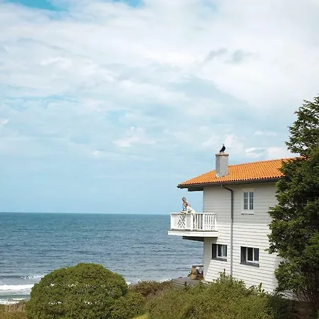 Casa De Cuento En La Playa De Oyambre Villa